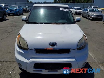 Piąte zdjęcie samochodu w środku: 2011 KIA SOUL + VIN:KNDJT2A28B7264262 - miniatura