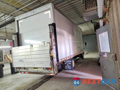 Trzecie zdjęcie samochodu z tyłu: 2024 ISUZU NPR HD BOX TRUCK VIN:54DC4W1D0RS203005 - miniatura