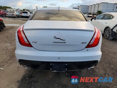 Zdjęcie 6 z 12 samochodu: 2016 JAGUAR XJ VIN:SAJWA1C74G8W01849 - miniatura