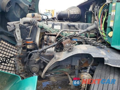 Zdjęcie 9 z 10 samochodu: 2006 VOLVO VN VNL - SEMI TRUCK VIN:4V4NC9GH56N416686 - miniatura