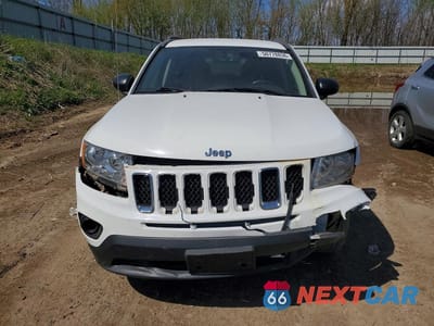 Piąte zdjęcie samochodu w środku: 2013 JEEP COMPASS LIMITED VIN:1C4NJDCB2DD245615 - miniatura