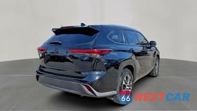 Czwarte zdjęcie samochodu z boku: 2022 TOYOTA HIGHLANDER XLE VIN:5TDGZRBH5NS585173 - miniatura