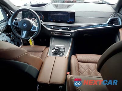 Zdjęcie 8 z 13 samochodu: 2025 BMW X5 XDRIVE50E VIN:5UX43EU04S9X54774 - miniatura