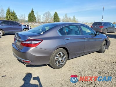 Trzecie zdjęcie samochodu z tyłu: 2017 HONDA ACCORD LX VIN:1HGCR2F32HA245843 - miniatura
