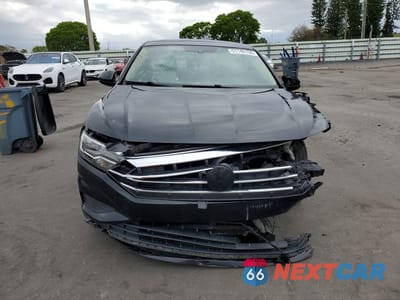 Piąte zdjęcie samochodu w środku: 2019 VOLKSWAGEN JETTA S VIN:3VWC57BU0KM123639 - miniatura