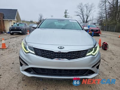 Piąte zdjęcie samochodu w środku: 2019 KIA OPTIMA LX VIN:5XXGT4L31KG307956 - miniatura