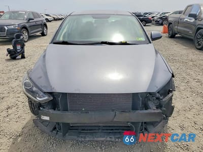 Piąte zdjęcie samochodu w środku: 2018 HYUNDAI ELANTRA SE VIN:5NPD74LF9JH257943 - miniatura