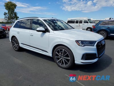 Czwarte zdjęcie samochodu z boku: 2021 AUDI Q7 PRESTIGE VIN:WA1VXAF75MD037114 - miniatura