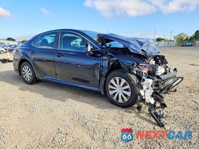 Czwarte zdjęcie samochodu z boku: 2021 TOYOTA CAMRY LE VIN:4T1C31AK3MU549325 - miniatura