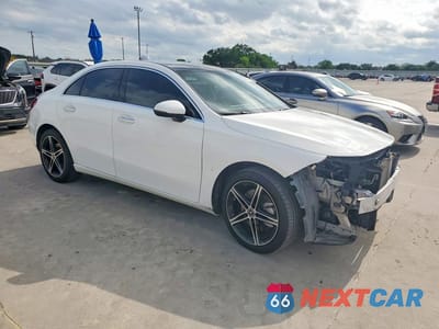 Czwarte zdjęcie samochodu z boku: 2019 MERCEDES-BENZ A 220 VIN:WDD3G4EB3KW023014 - miniatura