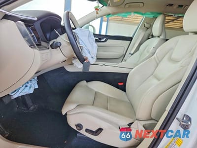 Zdjęcie 7 z 12 samochodu: 2019 VOLVO XC60 T5 MOMENTUM VIN:LYV102DK4KB250164 - miniatura