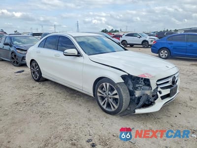 Czwarte zdjęcie samochodu z boku: 2017 MERCEDES-BENZ C 300 VIN:55SWF4JB4HU216204 - miniatura