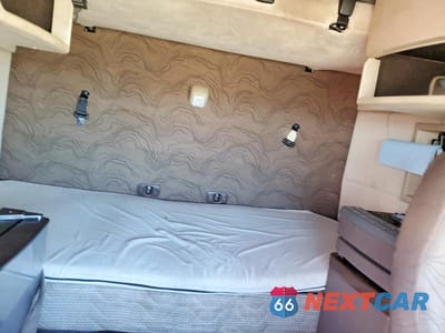 Zdjęcie 6 z 10 samochodu: 2015 VOLVO VN VNL VIN:4V4NC9EH3FN916851 - miniatura