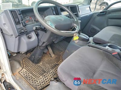 Zdjęcie 8 z 13 samochodu: 2009 ISUZU NPR DELIVERY TRUCK VIN:JALB4W16697400506 - miniatura