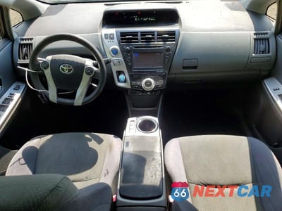 Zdjęcie 8 z 12 samochodu: 2014 TOYOTA PRIUS V THREE VIN:JTDZN3EU0EJ000345 - miniatura