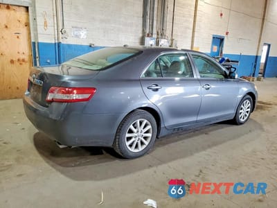 Trzecie zdjęcie samochodu z tyłu: 2010 TOYOTA CAMRY XLE V6 VIN:4T1BK3EK7AU108328 - miniatura