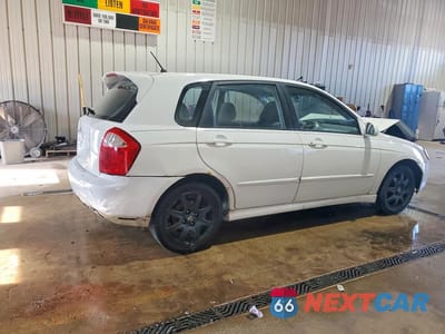 Trzecie zdjęcie samochodu z tyłu: 2005 KIA SPECTRA SPECTRA5 VIN:KNAFE161855109332 - miniatura