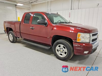 Czwarte zdjęcie samochodu z boku: 2008 CHEVROLET SILVERADO C1500 VIN:2GCEC19J081250496 - miniatura