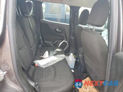Zdjęcie 10 z 12 samochodu: 2018 JEEP RENEGADE LATITUDE VIN:ZACCJBBB8JPG97613 - miniatura