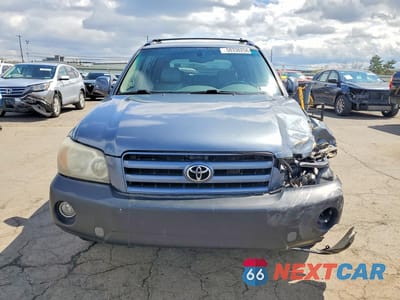 Piąte zdjęcie samochodu w środku: 2004 TOYOTA HIGHLANDER LIMITED VIN:JTEEP21A540023649 - miniatura