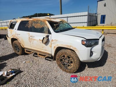 Czwarte zdjęcie samochodu z boku: 2023 TOYOTA 4RUNNER SR5 VIN:JTEEU5JR2P5294823 - miniatura