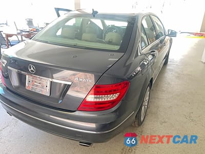 Czwarte zdjęcie samochodu z boku: 2014 MERCEDES-BENZ C 300 4MATIC VIN:WDDGF8AB0ER307009 - miniatura