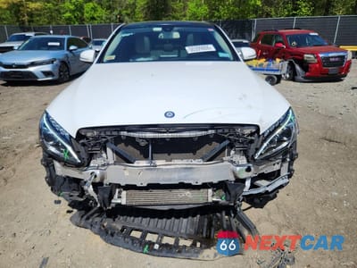 Piąte zdjęcie samochodu w środku: 2015 MERCEDES-BENZ C 300 4MATIC VIN:55SWF4KB1FU049425 - miniatura