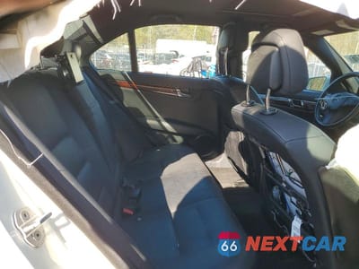 Zdjęcie 10 z 12 samochodu: 2010 MERCEDES-BENZ C 300 VIN:WDDGF5EB7AA396711 - miniatura