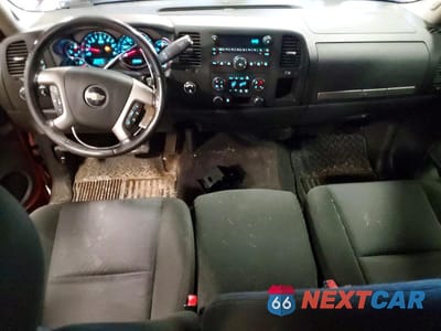 Zdjęcie 8 z 11 samochodu: 2011 CHEVROLET SILVERADO K1500 LT VIN:1GCRKSE35BZ155271 - miniatura