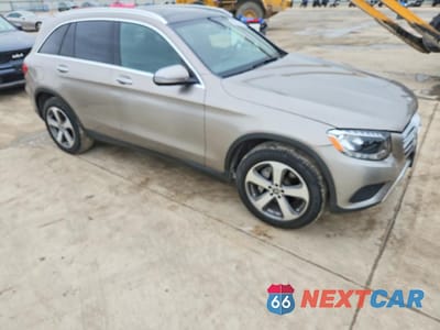 Czwarte zdjęcie samochodu z boku: 2019 MERCEDES-BENZ GLC 300 VIN:WDC0G4JB7KF664793 - miniatura