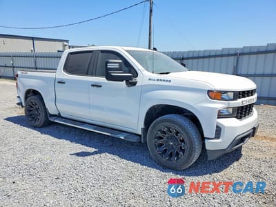 Czwarte zdjęcie samochodu z boku: 2019 CHEVROLET SILVERADO K1500 CUSTOM VIN:3GCUYBEF0KG700943 - miniatura