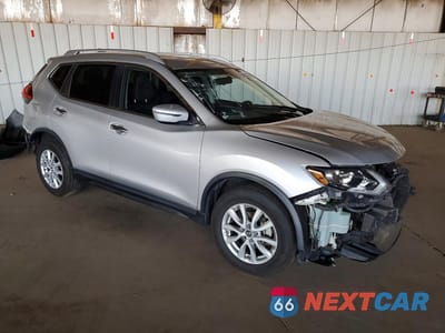 Czwarte zdjęcie samochodu z boku: 2018 NISSAN ROGUE SV VIN:KNMAT2MT3JP584480 - miniatura