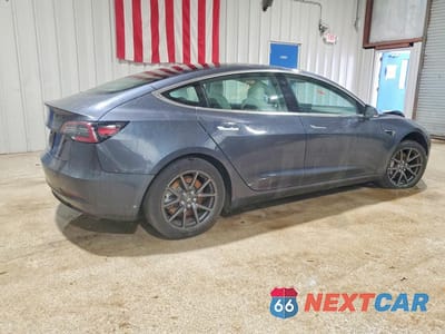 Trzecie zdjęcie samochodu z tyłu: 2019 TESLA MODEL 3 VIN:5YJ3E1EA0KF431528 - miniatura