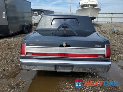 Zdjęcie 6 z 12 samochodu: 1989 LINCOLN TOWN CAR VIN:1LNBM81F7KY658963 - miniatura