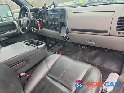Zdjęcie 8 z 12 samochodu: 2013 CHEVROLET SILVERADO K3500 VIN:1GB3KZC8XDF152419 - miniatura