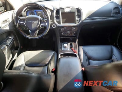 Zdjęcie 8 z 12 samochodu: 2016 CHRYSLER 300 LIMITED VIN:2C3CCARG9GH314122 - miniatura
