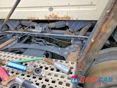 Zdjęcie 9 z 10 samochodu: 2006 VOLVO VNL SEMI TRUCK VIN:4V4NC9GG26N416913 - miniatura