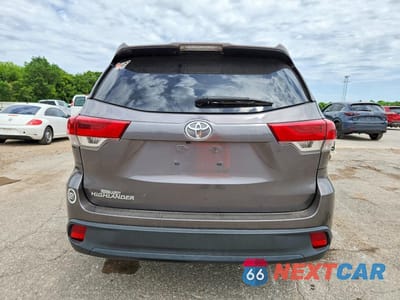 Zdjęcie 6 z 13 samochodu: 2018 TOYOTA HIGHLANDER LE VIN:5TDZARFH3JS034471 - miniatura