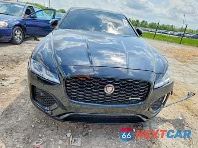 Piąte zdjęcie samochodu w środku: 2022 JAGUAR XF R-DYNAMIC SE VIN:SAJBL4GX6NCY91624 - miniatura