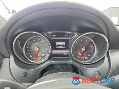 Zdjęcie 9 z 13 samochodu: 2019 MERCEDES-BENZ CLA 250 4MATIC VIN:WDDSJ4GB0KN742656 - miniatura