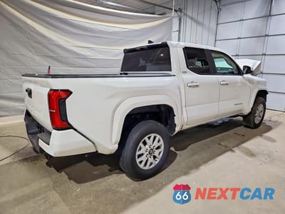 Trzecie zdjęcie samochodu z tyłu: 2025 TOYOTA TACOMA SR5 VIN:3TMLB5JN6SM095002 - miniatura