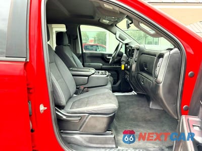 Piąte zdjęcie samochodu w środku: 2020 CHEVROLET SILVERADO K1500 CUSTOM VIN:3GCPYBEK9LG369341 - miniatura