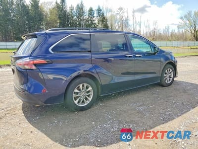 Trzecie zdjęcie samochodu z tyłu: 2022 TOYOTA SIENNA XLE VIN:5TDYSKFC3NS043231 - miniatura