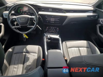 Zdjęcie 8 z 13 samochodu: 2023 AUDI E-TRON PREMIUM VIN:WA1AAAGE2PB024950 - miniatura
