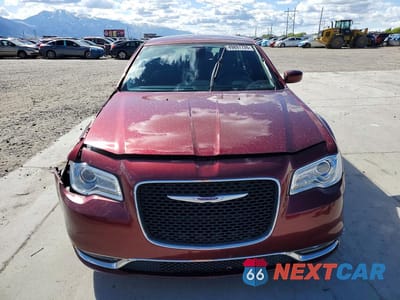 Piąte zdjęcie samochodu w środku: 2020 CHRYSLER 300 TOURING VIN:2C3CCAAG1LH173679 - miniatura