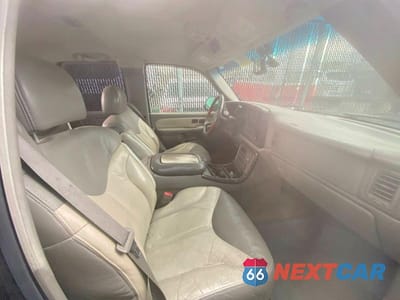 Piąte zdjęcie samochodu w środku: 2001 GMC SIERRA K1500 C3 VIN:2GTEK69U811379232 - miniatura