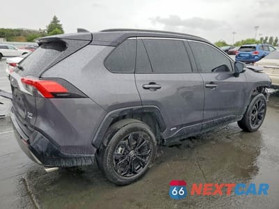 Trzecie zdjęcie samochodu z tyłu: 2025 TOYOTA RAV4 XSE VIN:JTME6RFV7SJ071026 - miniatura