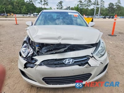Piąte zdjęcie samochodu w środku: 2016 HYUNDAI ACCENT SE VIN:KMHCT4AE4GU946607 - miniatura