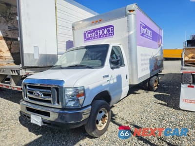 2015 FORD E350 BOX TRUCK 1FDWE3FL2FDA20696 - główne zdjęcie licytacji z USA - miniatura