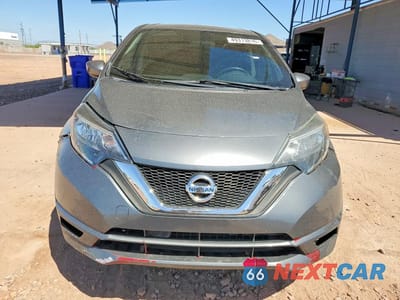 Piąte zdjęcie samochodu w środku: 2018 NISSAN VERSA NOTE SV VIN:3N1CE2CP2JL362499 - miniatura